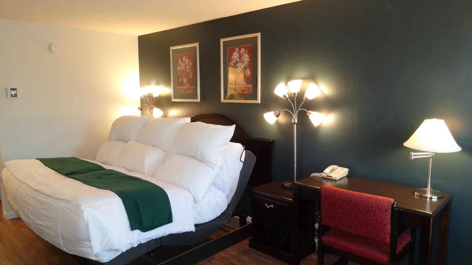 Baymont By Wyndham Petoskey Motel Luaran gambar