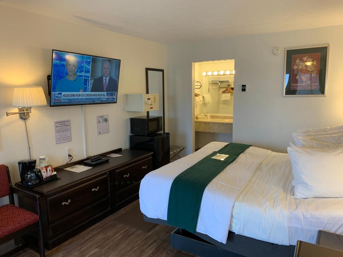 Baymont By Wyndham Petoskey Motel Luaran gambar